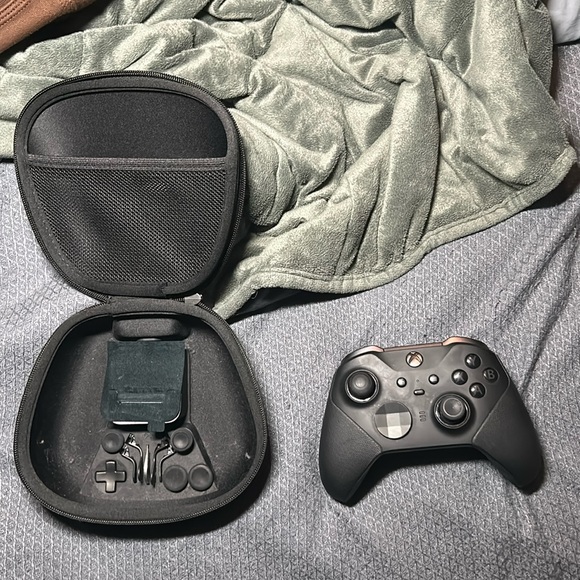 Xbox elite series 2 controller - Picture 1 of 3